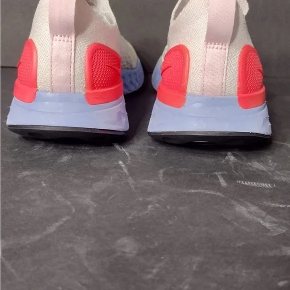 Nike Women's Pink and Cream Running Shoes size 6 pre owned Exellent condition